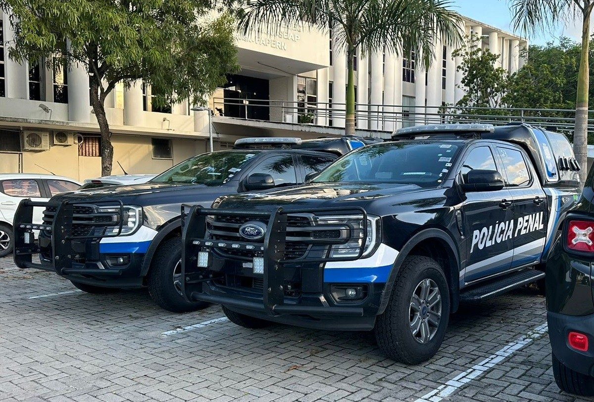 Polícia Penal viaturas carros em frente a Seap RN Secretaria de Administração Penitenciária do RN policial penal Rio Grande do Norte — Foto: Kleber Teixeira/Inter TV Cabugi