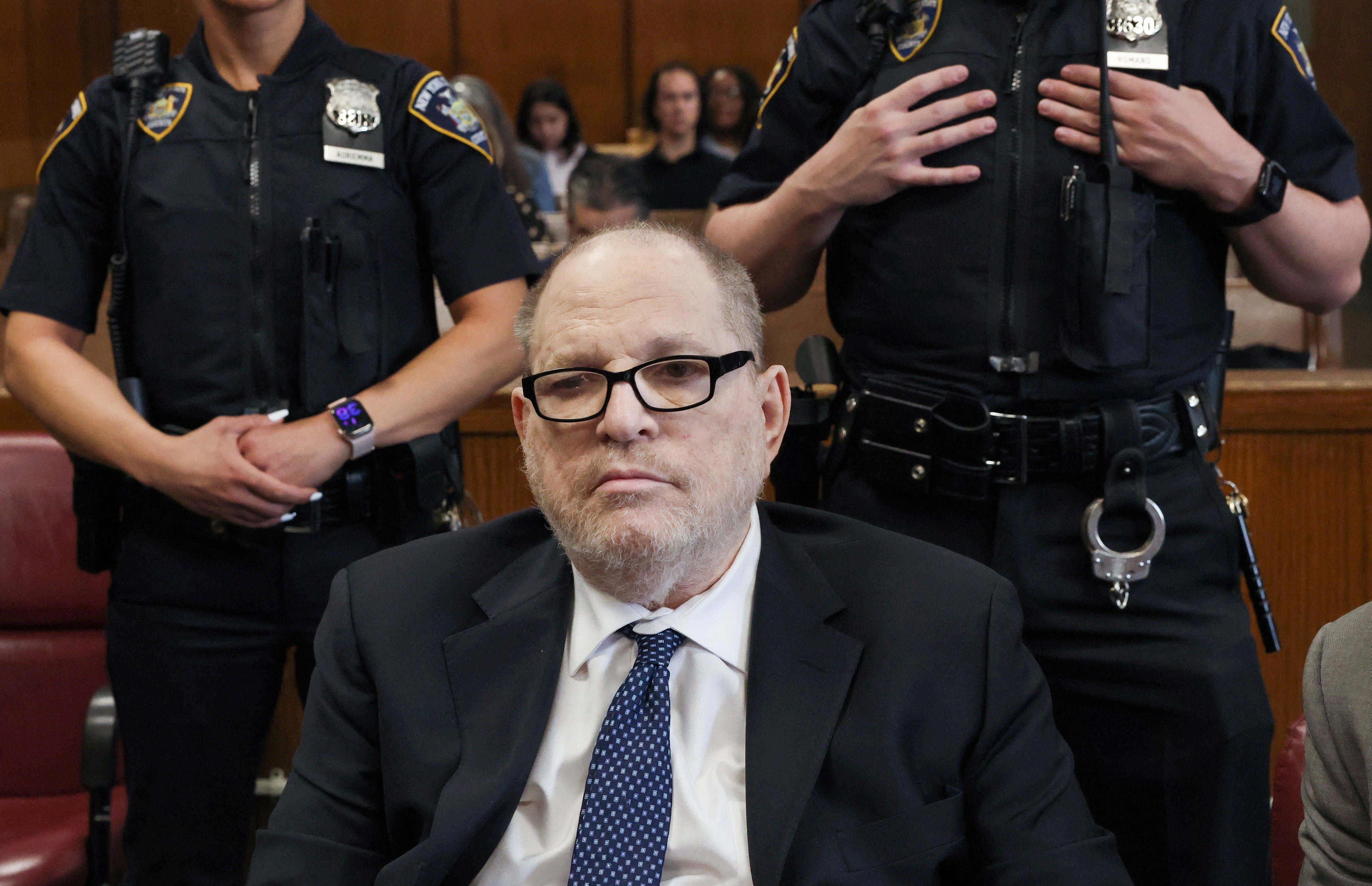Harvey Weinstein na corte de Manhattan, em Nova York, nesta sexta-feira (15) — Foto: Timothy A. Clary/Pool via REUTERS