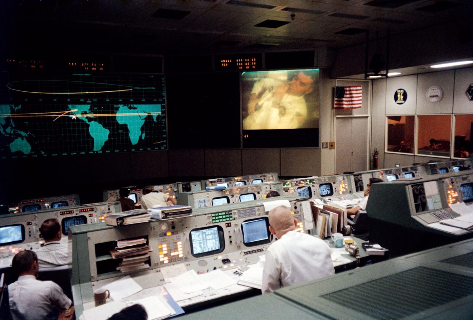 Sala de controle de operações da missão Apollo 13. — Foto: Nasa