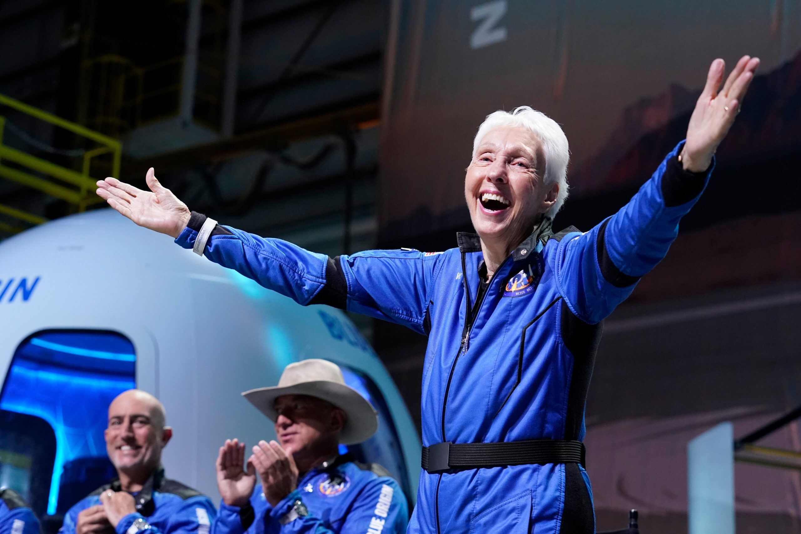 Wally Funk após viagem espacial com Jeff Bezos em nave da Blue Origin — Foto: AP Photo/Tony Gutierrez