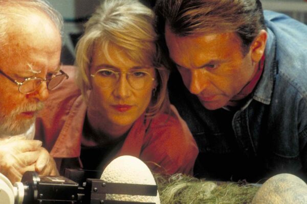 Laura Dern e Sam Neill em 'Jurassic Park' — Foto: Reprodução