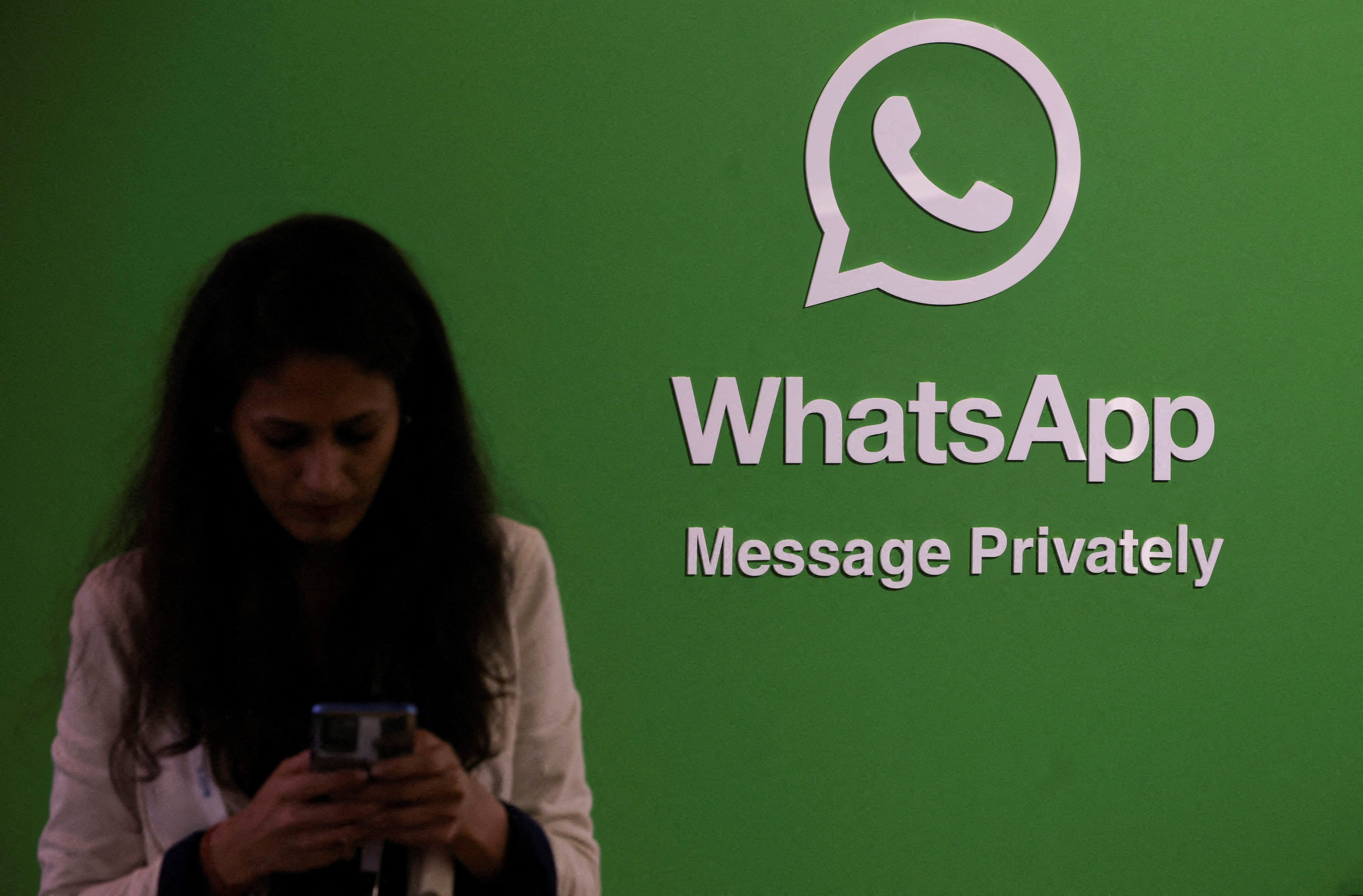 Saiba por que o WhatsApp deixa de funcionar em celulares antigos — Foto: AP Photo/Patrick Sison