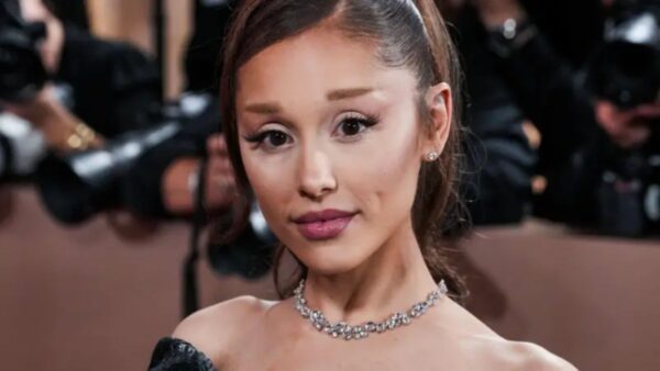 Ariana Grande na 83ª cerimônia de entrega do Globo de Ouro em Los Angeles, em janeiro de 2026. — Foto: Sthanlee Mirador/PA Wire