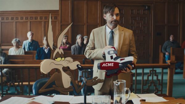Wile E. Coyote tenta mais uma vez capturar o Papa-Léguas numa cena de 'Coyote Vs. Acme' — Foto: Divulgação
