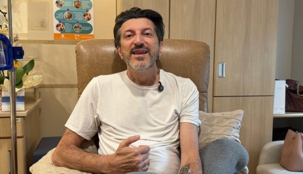 Lito Sousa se emociona em vídeo sobre a doença que enfrenta — Foto: Reprodução