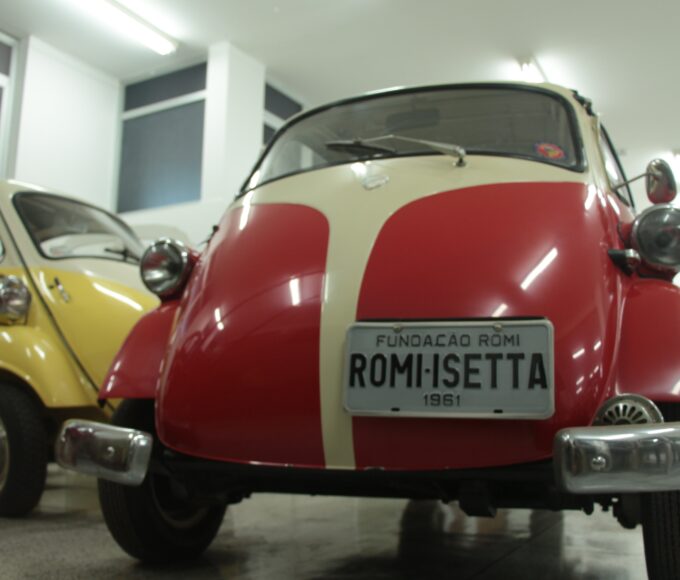 Romi-Isetta tem uma única porta dianteira — Foto: Fundação Romi