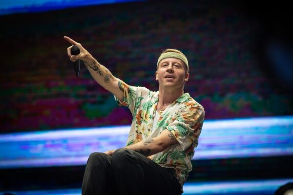 Macklemore canta durante show no Lollapalooza 2019 — Foto: Fábio Tito/G1