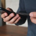 Após a receptação, os celulares seguiam para núcleos especializados responsáveis por modificar o IMEI — Foto: Reprodução/TV Globo